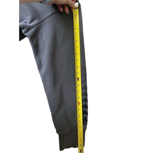 Adidas X Peloton Crew Sweatshirt unisex Size Medium Granie Gray - Picture 10 of 13